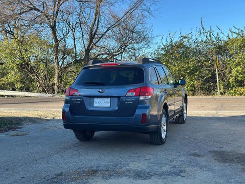 Used 2013 Subaru Outback 3.6R Limited w/ Moonroof Pkg image 10