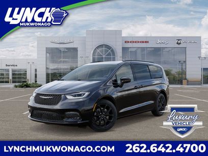 New 2026 Chrysler Pacifica Limited w/ S Appearance Package
