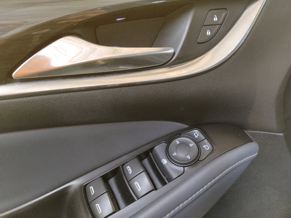 Used 2018 Buick Enclave Essence FWD image 27