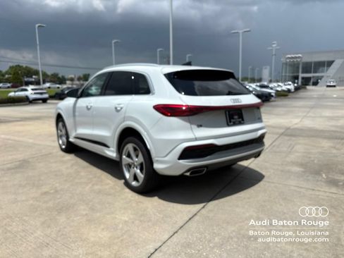 Used 2025 Audi Q5 Premium Plus w/ Premium Plus AWD/4WD image 3