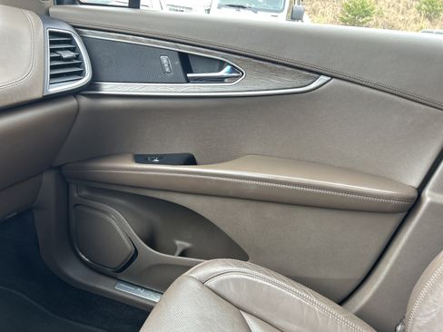 Used 2016 Lincoln MKX Reserve image 32