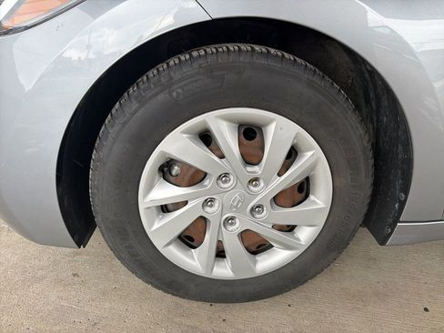 Used 2017 Hyundai Elantra SE image 10