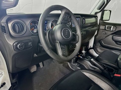 Used 2023 Jeep Gladiator Sport image 9