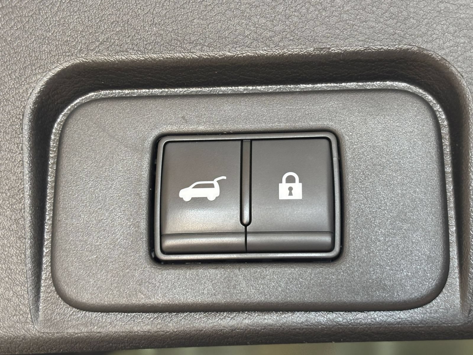 Used 2025 Nissan Rogue SV AWD/4WD image 22