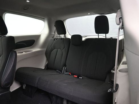 Used 2019 Chrysler Pacifica Touring Plus w/ Cold Weather Group image 27