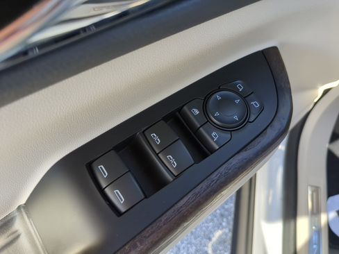 Certified 2023 GMC Acadia Denali w/ Denali Ultimate Package image 16