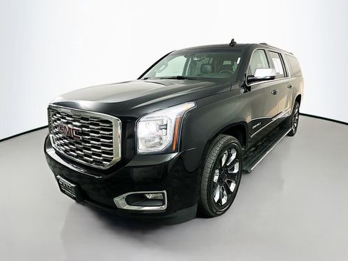 Used 2018 GMC Yukon XL Denali w/ Denali Ultimate Black Edition AWD/4WD image 3