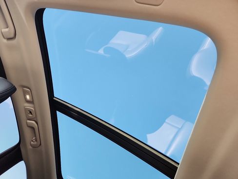 Used 2023 Volvo XC60 B5 Plus w/ Climate Package image 14