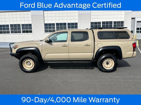 Used 2016 Toyota Tacoma TRD Off-Road w/ Premium & Technology Package AWD/4WD image 4