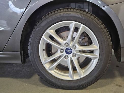 Used 2018 Ford Fusion SE w/ Fusion SE Technology Package FWD image 8