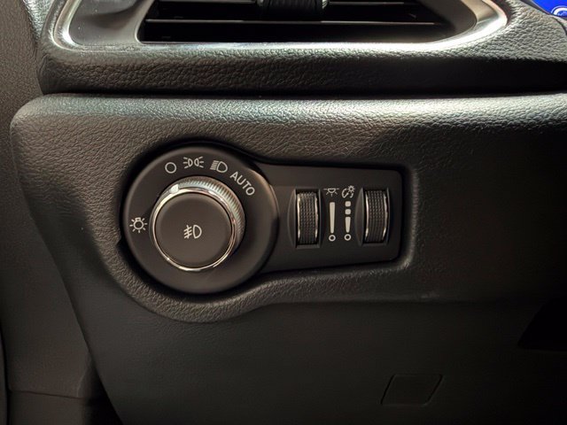 Used 2025 Chrysler Pacifica Limited AWD/4WD image 42