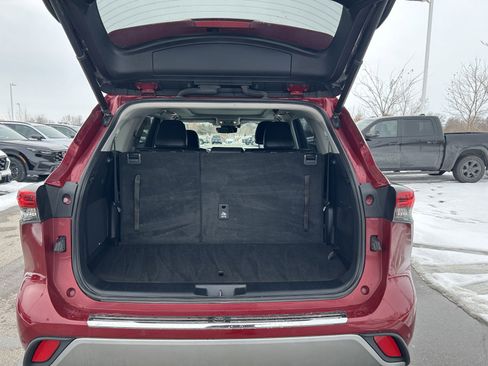 Used 2021 Toyota Highlander Platinum image 15