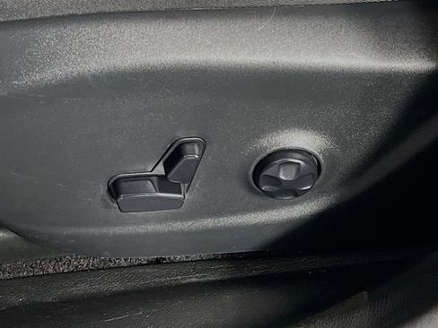 Used 2018 Jeep Cherokee Limited image 12