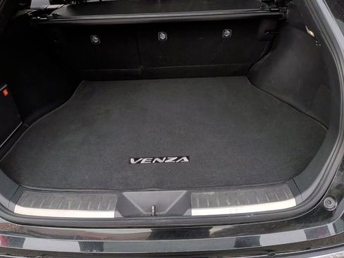 Used 2023 Toyota Venza Limited image 27