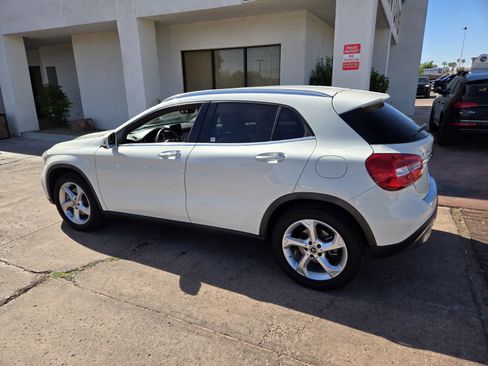 Used 2018 Mercedes-Benz GLA 250 4MATIC w/ Premium Package image 3