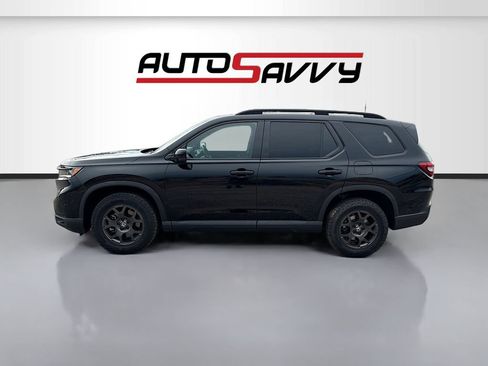 Used 2025 Honda Pilot TrailSport image 4