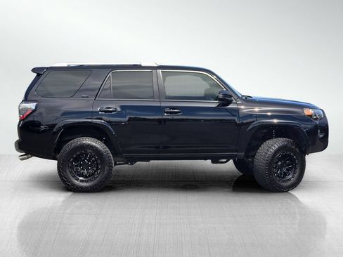 Used 2018 Toyota 4Runner SR5 AWD/4WD image 3