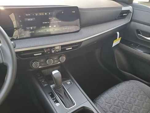 Certified 2025 Nissan Kicks SV image 21