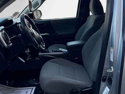 Used 2018 Toyota Tacoma SR5 image 12