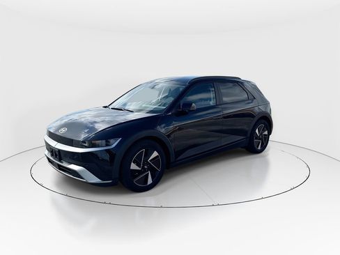 Used 2025 Hyundai Ioniq 5 SEL RWD image 4