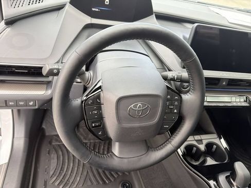 Used 2025 Toyota Prius Limited w/ Limited Premium Package FWD image 16
