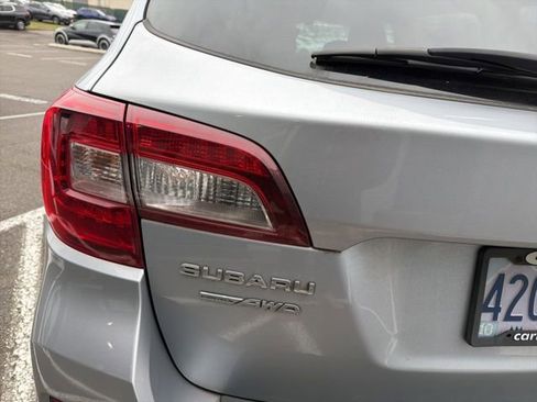 Used 2017 Subaru Outback 2.5i Limited image 12