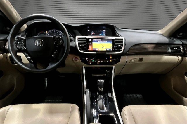 Used 2017 Honda Accord Touring image 7