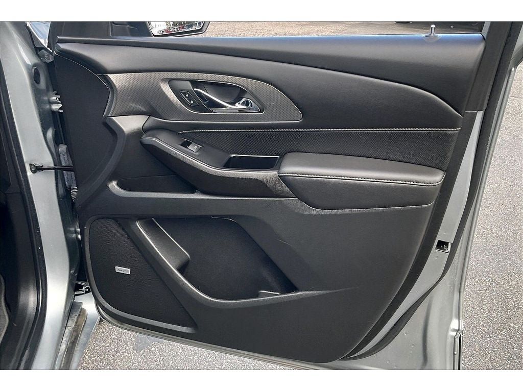 Used 2023 Chevrolet Traverse Premier FWD image 26