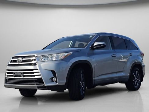 Used 2018 Toyota Highlander XLE AWD/4WD image 21