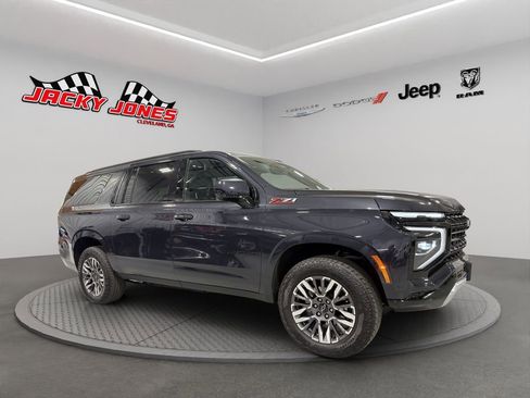 Used 2025 Chevrolet Suburban Z71 AWD/4WD image 13