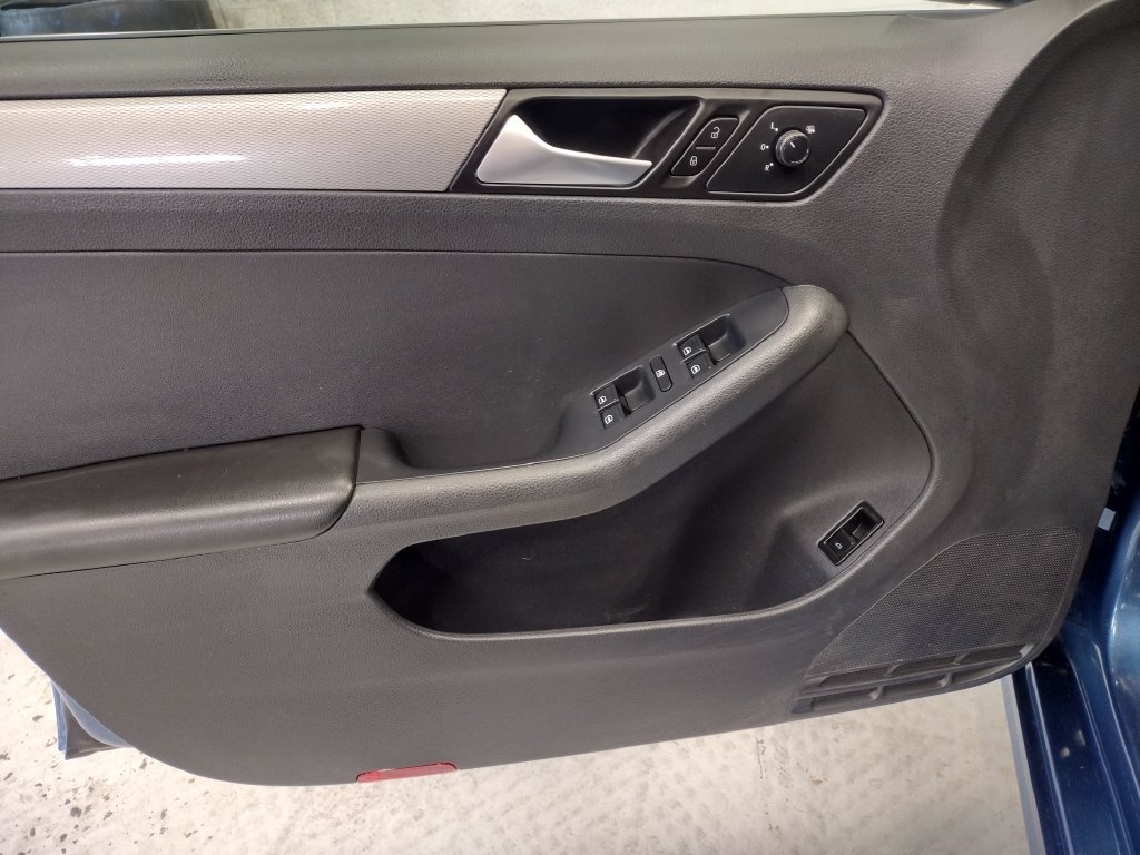 Used 2017 Volkswagen Jetta SE FWD image 19