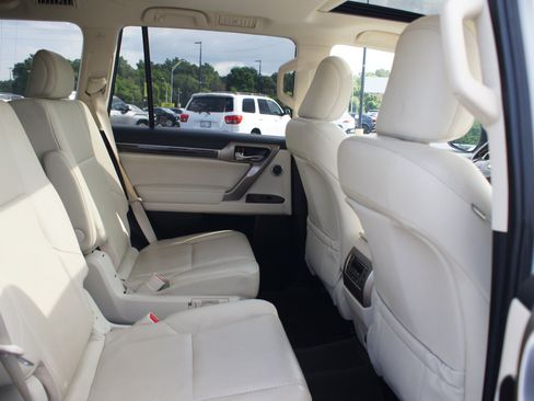 Used 2021 Lexus GX 460 Luxury w/ Sport Design Package AWD/4WD image 23