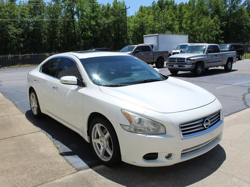 Used 2014 Nissan Maxima 3.5 SV w/ SV Value Package FWD image 2