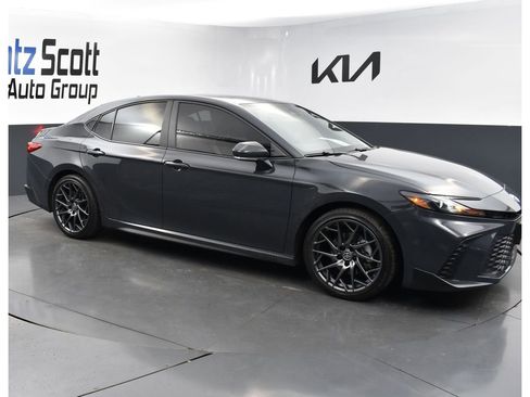 Used 2025 Toyota Camry SE w/ Convenience Package image 7