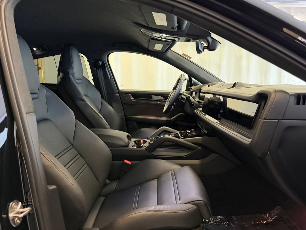 Certified 2025 Porsche Cayenne Turbo GT AWD/4WD image 16