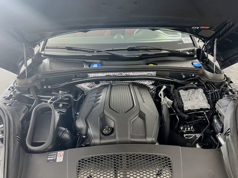 New 2026 Porsche Macan image 32