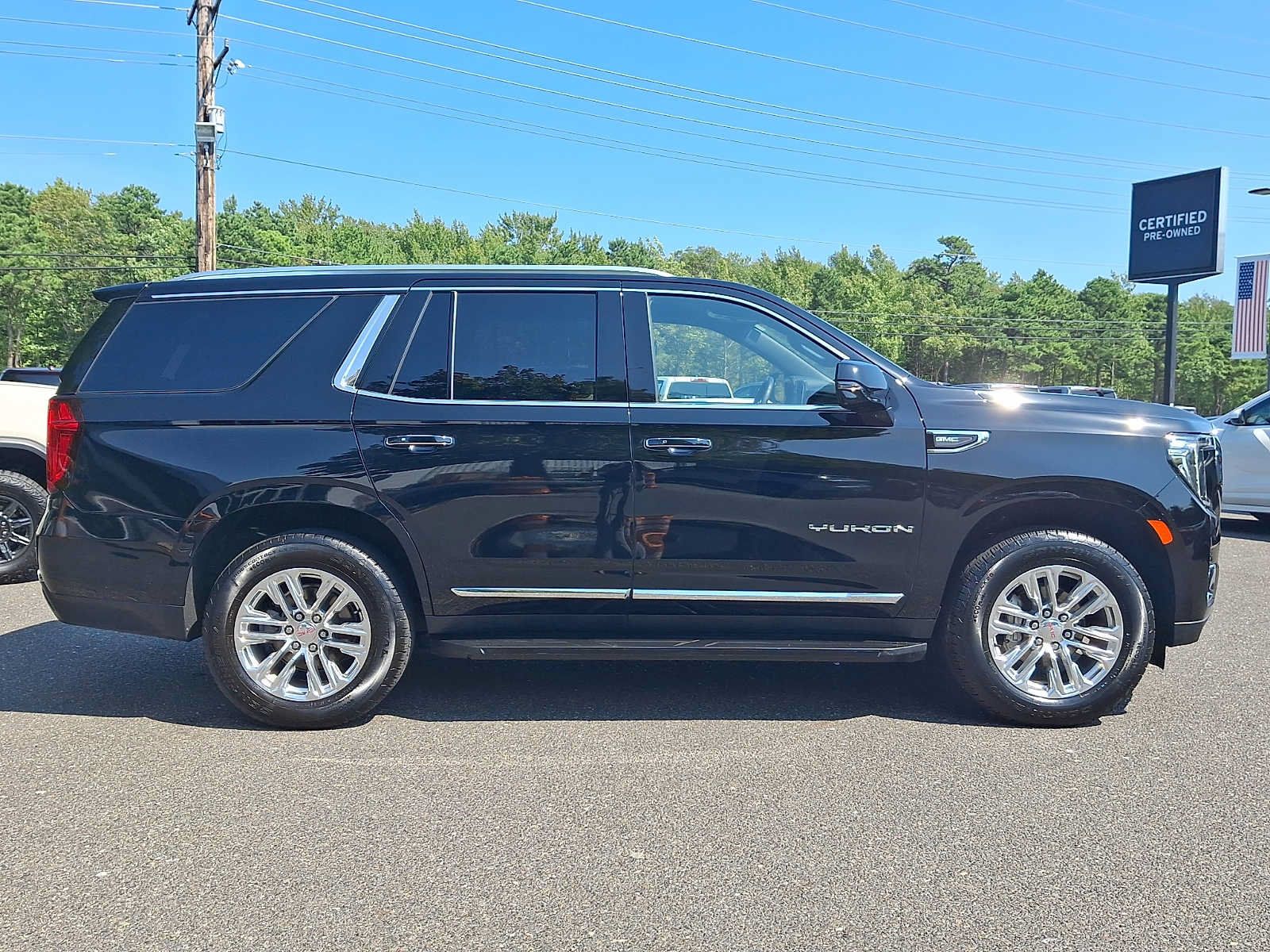 Used 2024 GMC Yukon SLT w/ SLT Luxury Package AWD/4WD image 7
