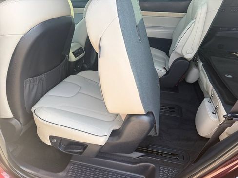 Used 2024 Hyundai Palisade Limited FWD image 16