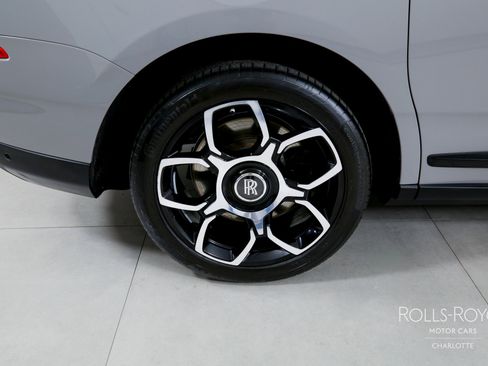 Certified 2024 Rolls-Royce Cullinan Black Badge image 41