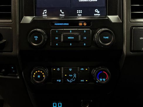 Used 2019 Ford F250 XL w/ Power Equipment Group RWD image 4