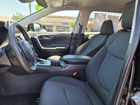 Used 2025 Toyota RAV4 XLE AWD/4WD image 11