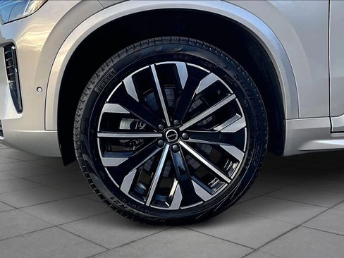 Used 2025 Volvo XC90 T8 Plus image 10