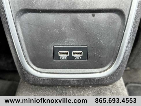 Used 2015 Chrysler 300 Limited image 32