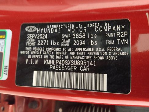 Used 2025 Hyundai Elantra Limited FWD image 33