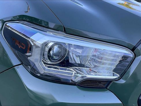 Used 2021 Toyota Tacoma TRD Sport image 26