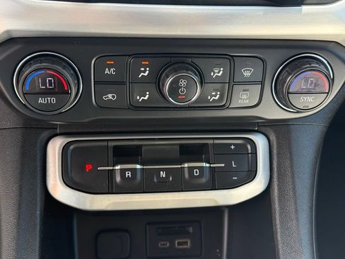 Used 2021 GMC Acadia SLT w/ LPO, Black Accent Package FWD image 22