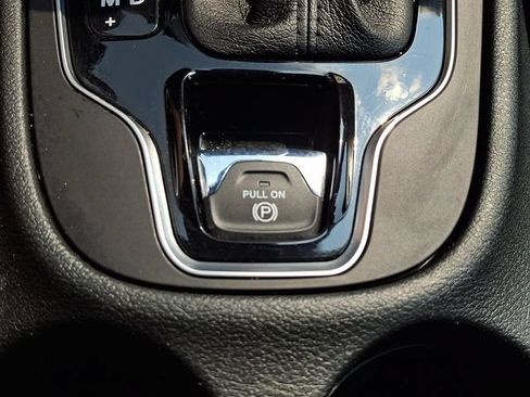 Used 2023 Jeep Cherokee Altitude Lux AWD/4WD image 32