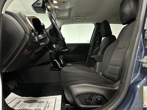 Used 2020 Jeep Renegade Latitude w/ Cold Weather Group AWD/4WD image 15