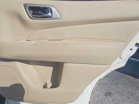 Used 2014 Nissan Pathfinder Platinum FWD image 24