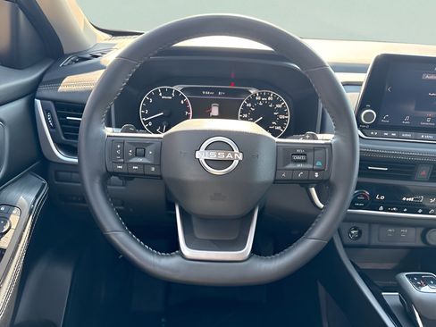 Used 2025 Nissan Rogue SV w/ SV Premium Package AWD/4WD image 17